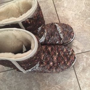 Size 10 sequin Uggs
